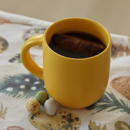Plane Coffee - Filterpose med fersk kaffe i en kopp. Enkelt å lage - hvor som helst!