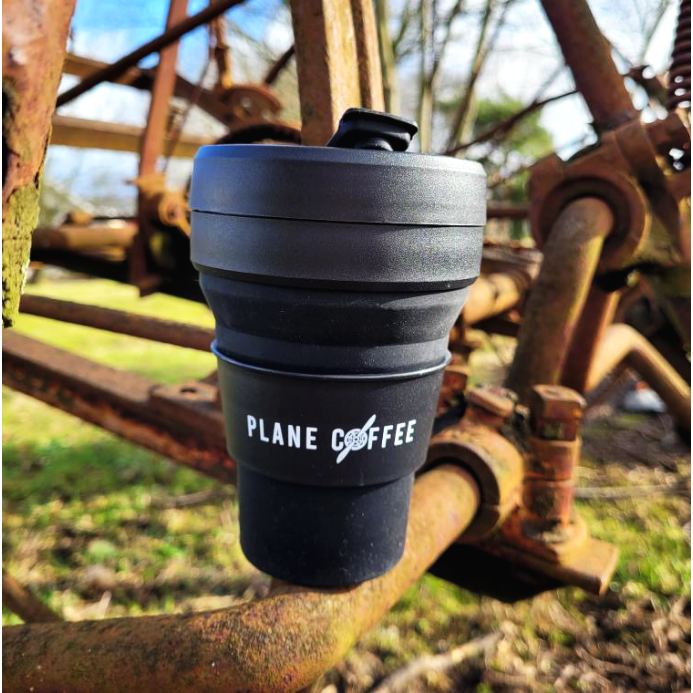 Plane Coffee Stojo kopp er en perfekt reisekopp for kaffe. Helt sammenleggbar og veier nesten ingenting. 